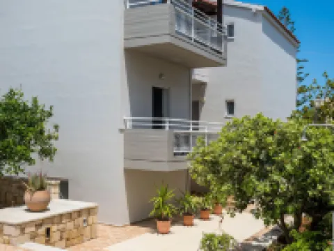 Irini Stalos Apartments Hoteles en Stalos