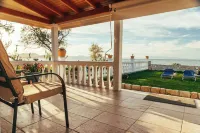 Sea Breeze Oasis (Tranquil Coastal Escape) Hotels in Lefkimmi