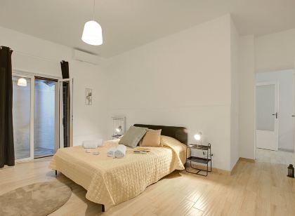 Ravanas 314 Bari Near Station - Happy Rentals