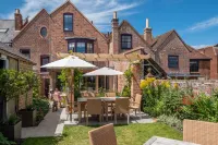 One Holyrood Hotel & Cafe Hotel a Newport