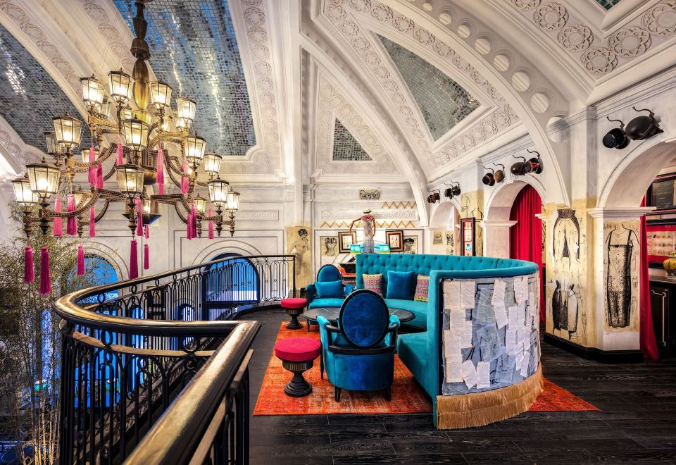 1. Hotel de..