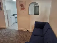 4 Bed House - Sleeps 8 - Parking - Wifi Hotels in Chatham