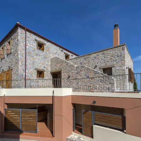 Apirathes Residence