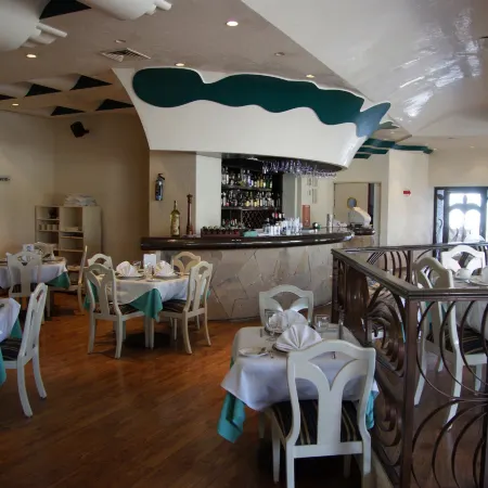 Porto Novo Hotel & Suites