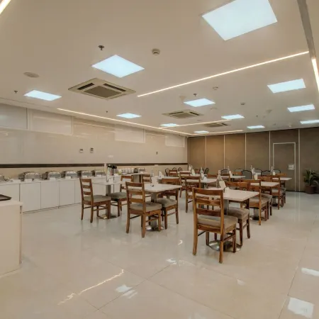 Iris Park Hotel Отели рядом с достопримечательностью «Национальный институт технологии моды»