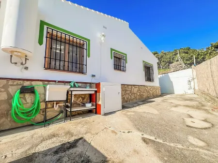 Stunning Private Villa with Sea Views, Pool, and Sun-Drenched Terrace Отели рядом с достопримечательностью «Mirador Barranco del Rio Higueron»