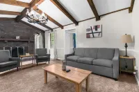 Two Kitchens Family Friendly in Forestdale Hotels in Forestdale