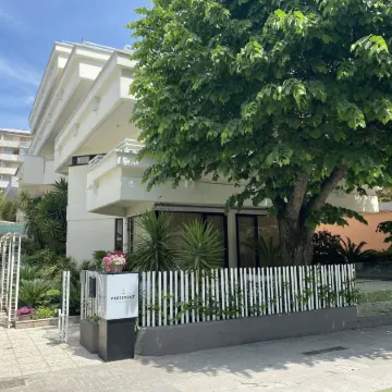 Hotel President - Vintage Hotel in Centro Отели рядом с достопримечательностью «Mojito Beach Riccione»