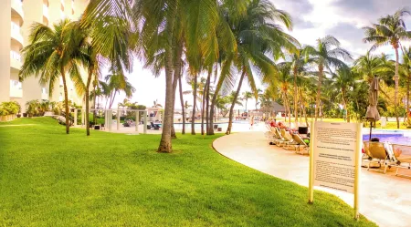 Villa Magna - Alcatraz 241 by Kivoya