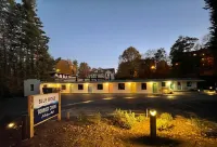 Blue Ridge Tourist Court Hotels in Stony Fork