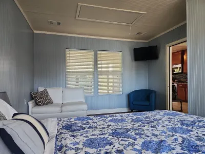 Lakefront Home with Dock, Kayaks, Paddleboard, and Water Mat