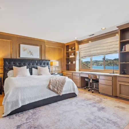 Stunning Waterfront Mansion w Pool n Hottub