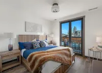 New High-End 2282 sf Condo Slps 10Pvt Hot Tub Walk 2Town Mtn Views 30 Min to Gnp