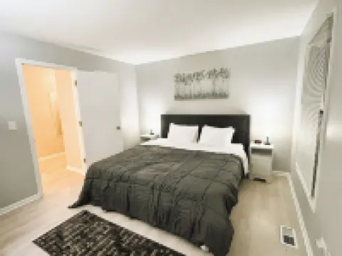 6 Kings Ping-Pong Gazebo! Hotels in Northbrook