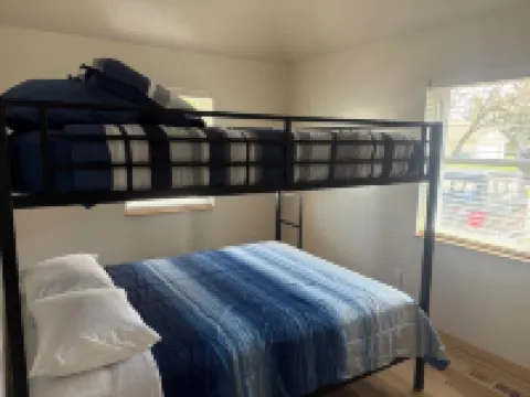 Charming 3-bedroom house with beautiful views of the Wolf River!