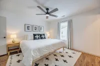 B-Town Retreat~10Min IU~2 K Beds~Huge Kitchen~Private Patio~Fire Pit+Ping Pong