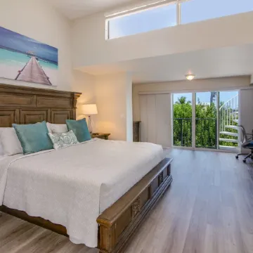 Relaxing Spacious Vacation Home: Amazing Oceanside Pools, Jacuzzi, WiFi, & More