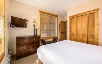 Spectacular Views from 1-bedroom Condo in Copper Mountain Center Village