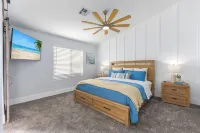 Seaside Cottage in walking distance of downtown Gilbert with charming pool.