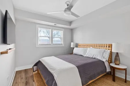 Renovated Suite in Berwyn/Riverside