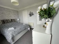 Villa Sea View 3-Bed Heated Pool Eat Bar Kids Park Hotels in Лоустофт