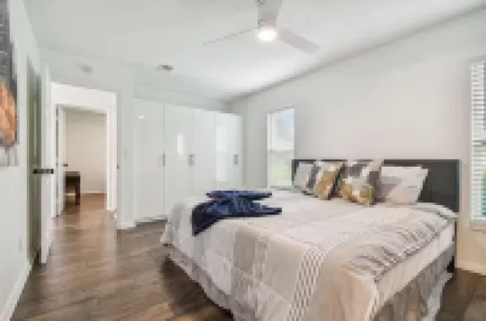 Modern 3bed, 2bath House in Wesley Chapel, with EV Charging Outlet, AC, & WiFi.