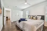 Modern 3bed, 2bath House in Wesley Chapel, with EV Charging Outlet, AC, & WiFi.