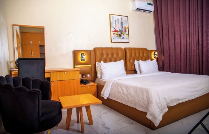 Buddiez Hotel & Resort