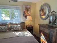 Sunrise Central on the Beach! Only you and the view! Relax to the sound of waves Hotels in Kapaʻa