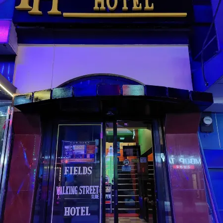 Fields Palace Hotel