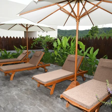 Bruga Villas Restaurant and Spa Отели рядом с достопримечательностью «Pantai Selong Belanak»