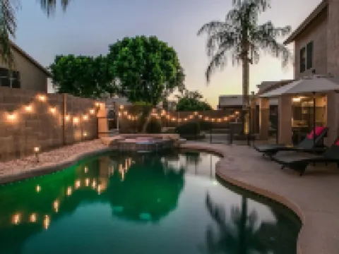 Massive 5 Bdrm Getaway WPool, Hot Tub, Game Room Hotels in Gilbert