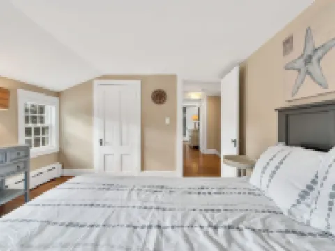 The Cape Codder: Large Yard, Steps to Town & Beach Hotels in Harwich