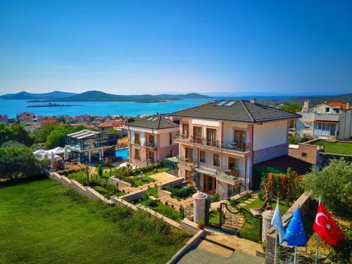 Cunda BARADİEL Hotel فنادق في Mithatpasa Mahallesi