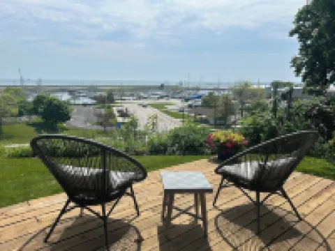 Stunning marina & Lake Michigan views, walking distance to downtown! Các khách sạn ở Manitowoc