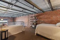 Urban Chic Meets Southern Comfort – Industrial Modern Loft in Downtown Lafayette Hotel in zona Lafayette Art Association & Gallery
