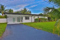 Huge Cove Home w Tiki and Spa+ Bikes, Minutes to Ocean Hotels near Deerfield Beach