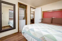 Red cabin with Panoramic Mountain View Cabin for 5