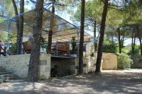 Farmhouse with pool, near Nimes, for 10 people, ideal family gathering.