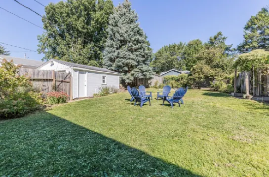 Modern Bungalow: spacious 3BR home near downtown Champaign & campus