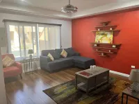 Modern townhouse w/pool located 5 mins from beach! - Хоумстей