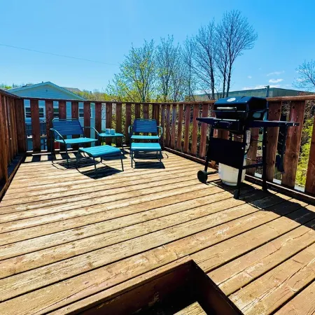 Cozy, Relaxing, Center City Retreat with Private Rooftop Deck!
