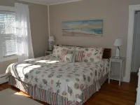 Ocean view House w 2 Bedrooms, 2 Bathrooms, living room,fireplace, kitchen,patio Hotels in Little Compton