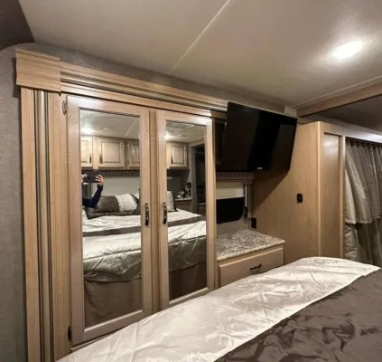 Private Cozy  RV Very central walking to shopping store/near FIU Pet Friendly . Hotels in Tamiami