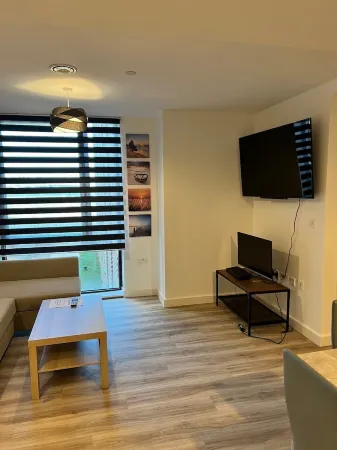 Lovely Luxury Apartment With Free Parking Отели рядом со станцией Luton Airport Parkway Railway Station