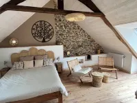 Charming fisherman's cottage on the port Hotels in Plerin
