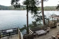 Beautiful, quiet place to stay with lovely beach access and stunning views.
