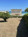 Detached villa by the sea Hotels in 