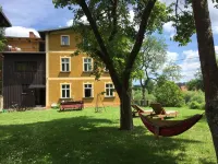 Historic holiday home for families and groupswith garden and play barn. Hotels in Janowice Wielkie
