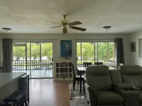 LAKEFRONT LODGE AMAZING Big Flat Lot, Beach, Boat Dock!LAKE EUFAULA AL
